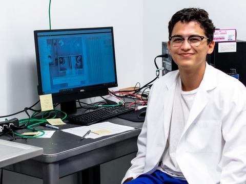 Photo of Brandon Alonso '22 sitting in the lab. 